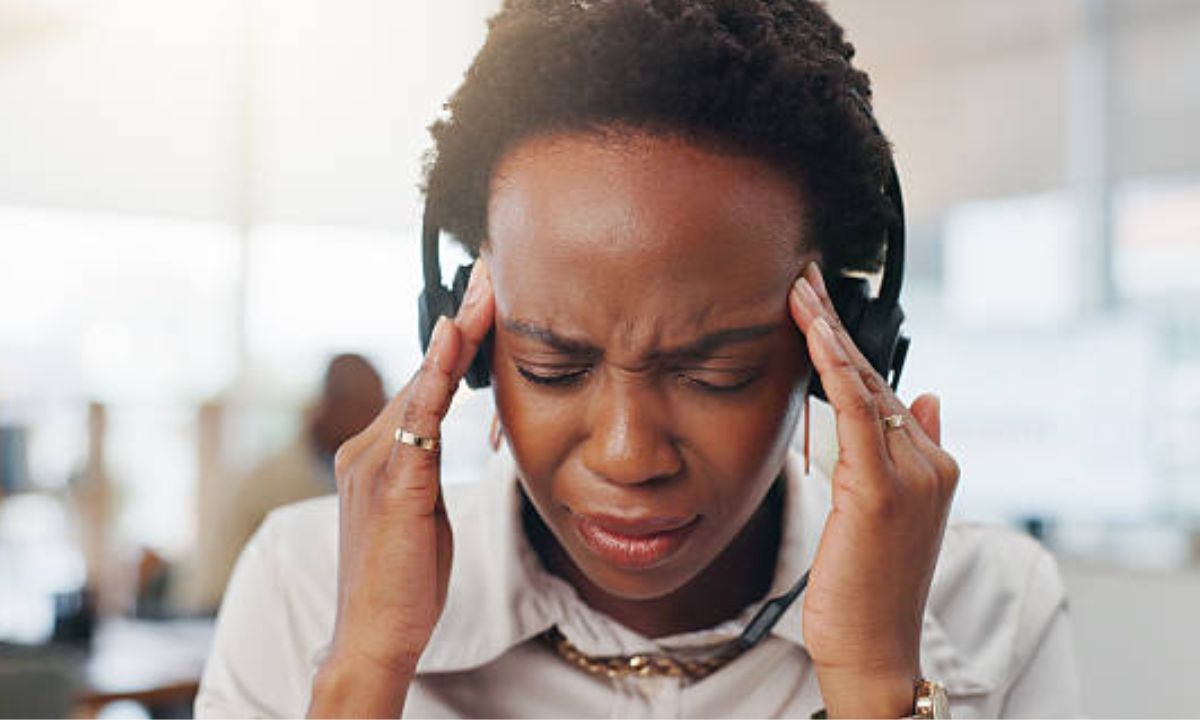 how do i become a mental health support worker